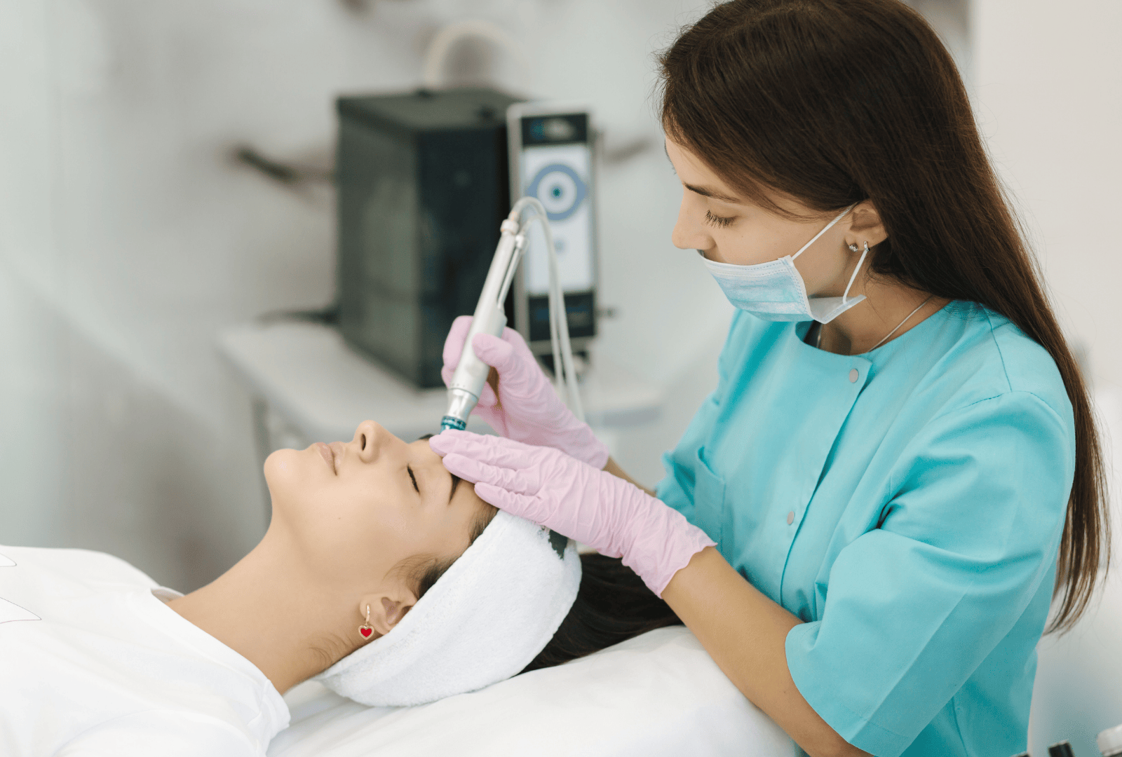 Medical facial & Hydrafacial (1)
